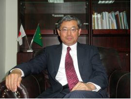 (Photo)L’Ambassadeur Hiroshi AZUMA